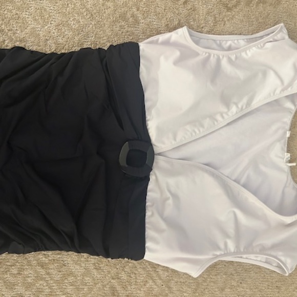 Swimsuit - Picture 2 of 5